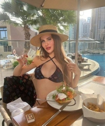 У меня много опыта и я всегда готова подарить тебе незабываемые моменты. Мои услуги на максимуме - это эротический массаж, классический секс, оральный секс и многое другое. Обожаю эксперименты и открыта к новым впечатлениям. Уверен, мы сможем найти общий язык. Живу в Москве, мои фото реальные и я всегда следую своим обещаниям. Уверена, ты не пожалеешь о проведенном со мной времени. 😘 2078, 20 лет